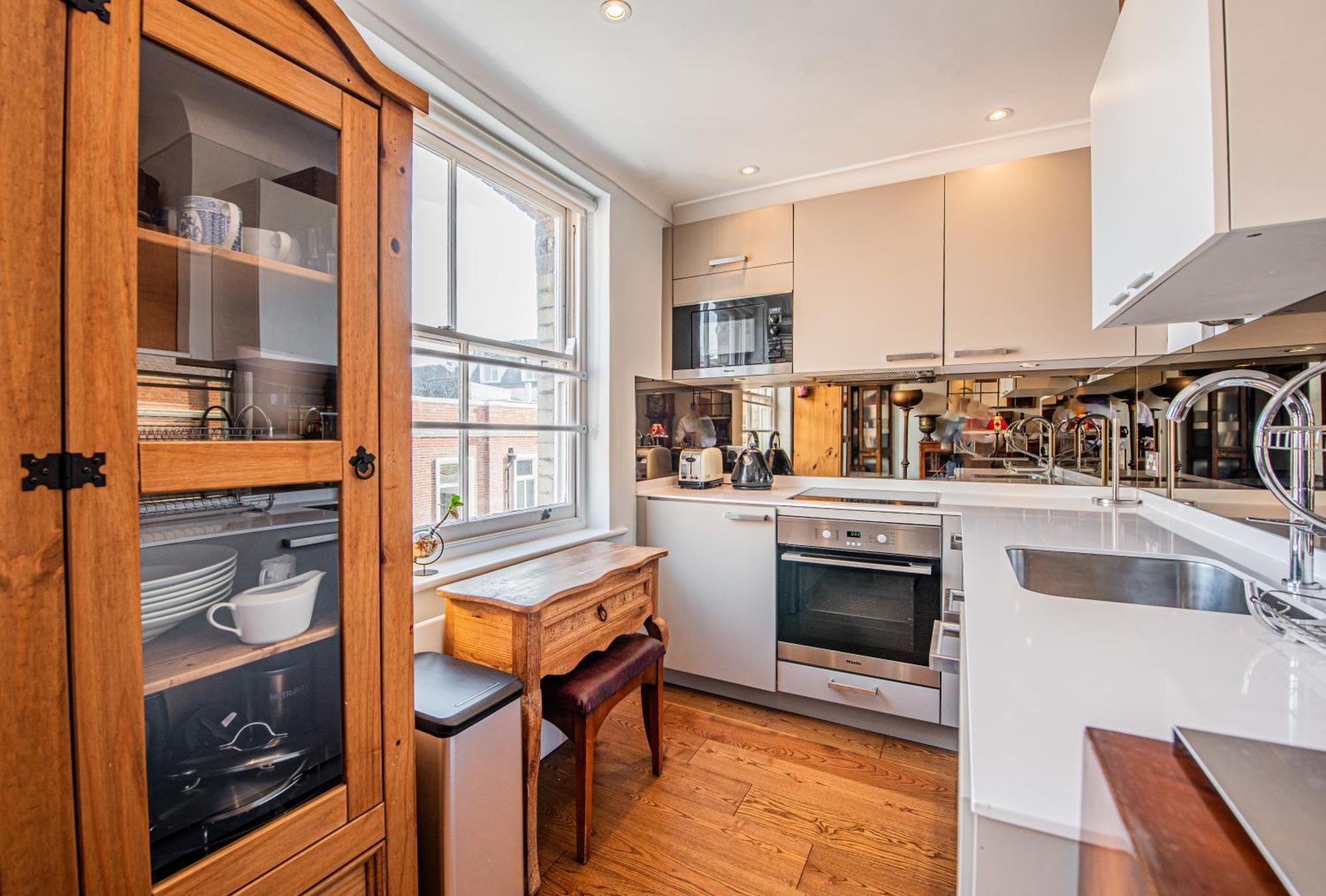 Stylish 1-Bed Flat In Soho - Prime Central Londyn Zewnętrze zdjęcie