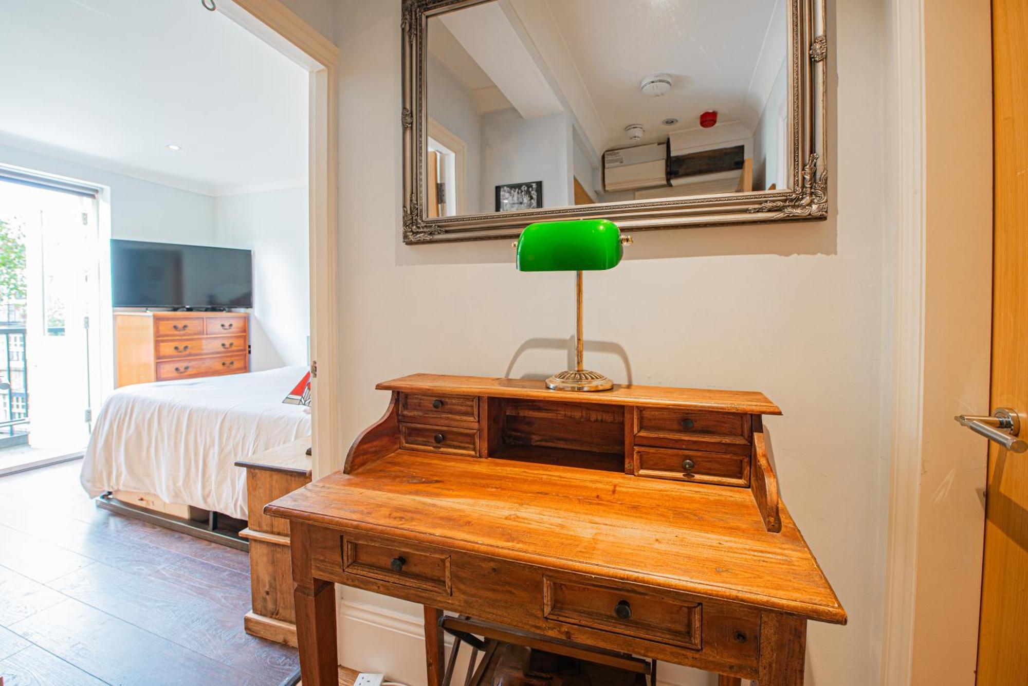 Stylish 1-Bed Flat In Soho - Prime Central Londyn Zewnętrze zdjęcie